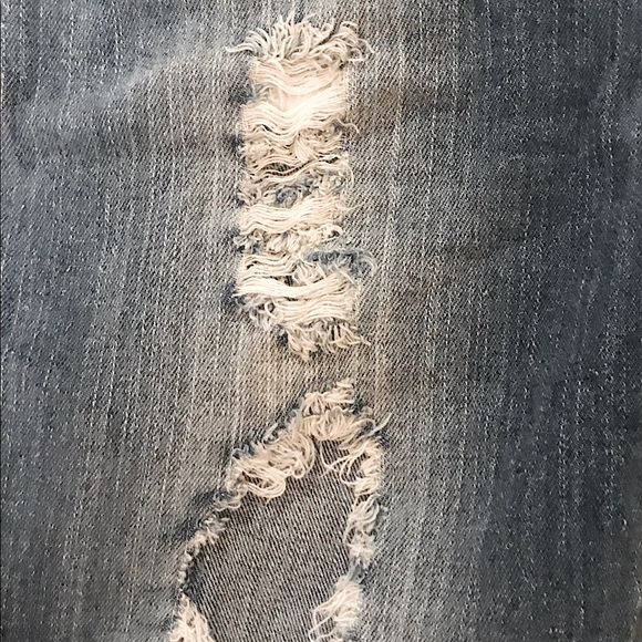 EUC DENIM SHORTS THE STYLE IS WHAT MAKES THEM!!!💕 - Picture 4 of 5